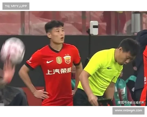 李新翔一战成名引发海港阵中最大受害者曝光 曾与武磊并肩为中心的昔日新星 李新翔一战成名引发海港阵中最大受害者曝光 曾与武磊并肩为中心的昔日新星